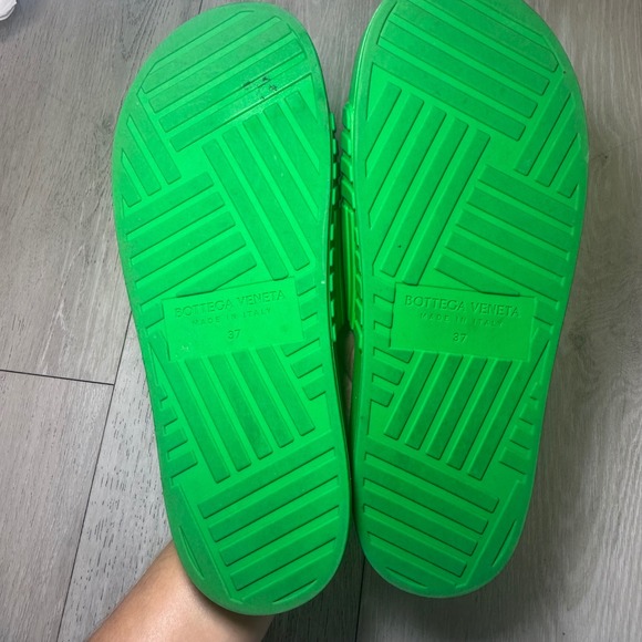 Bottega Veneta green rubber‎ embossed slides pool casual designer size 37 - Picture 12 of 13